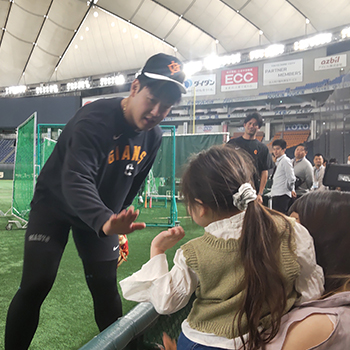 1塁ベンチ 練習見学