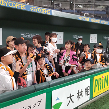 1塁ベンチ 練習見学