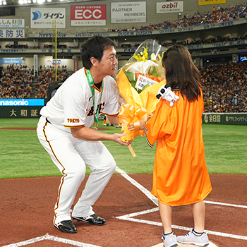 花束プレゼンター